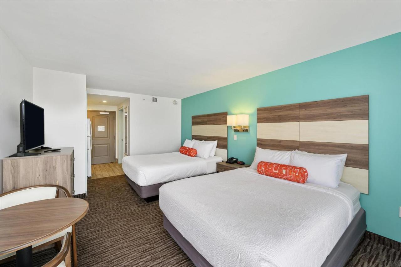 City View Balcony 2 Queen Beds Kitchenette