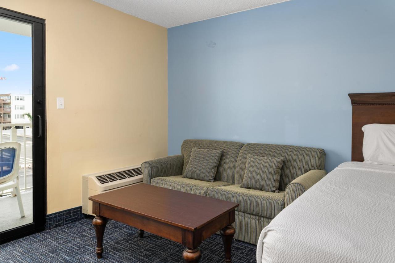 Queen Room Two Queen Beds City View No Pets Allowed