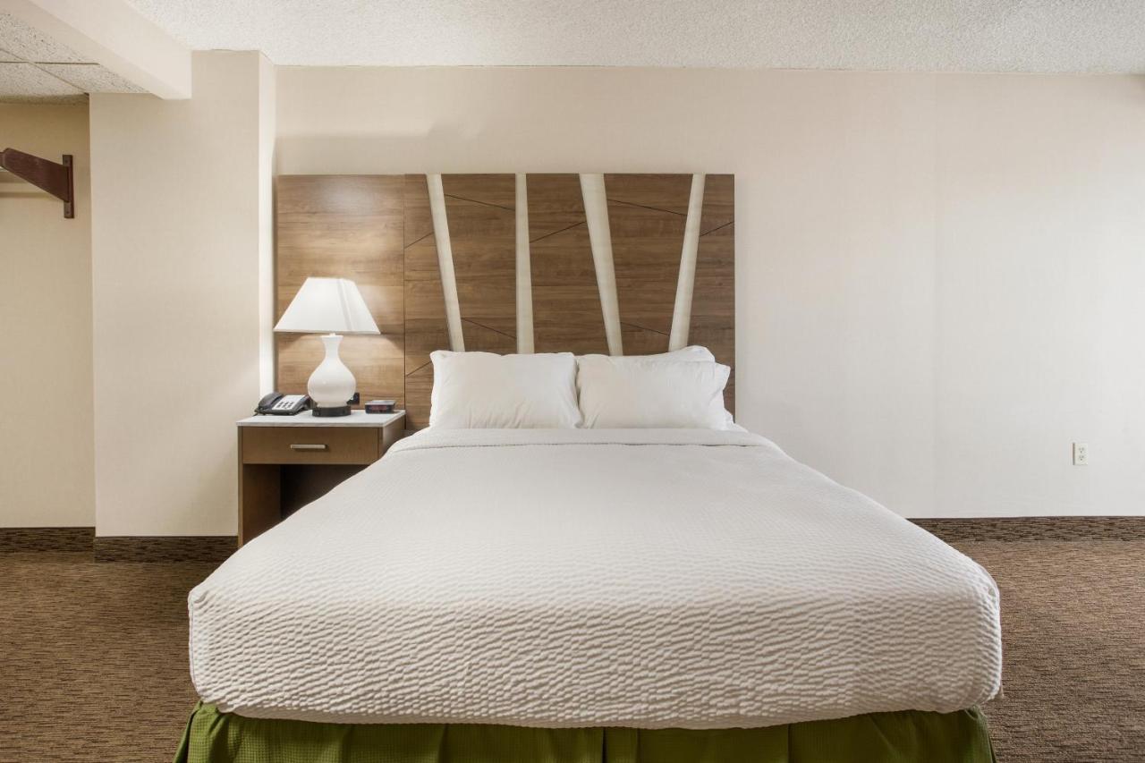 Deluxe Queen Room Side Sea View