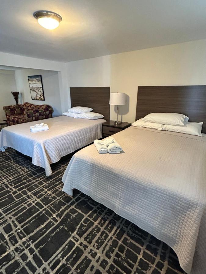 Queen Suite Pool View