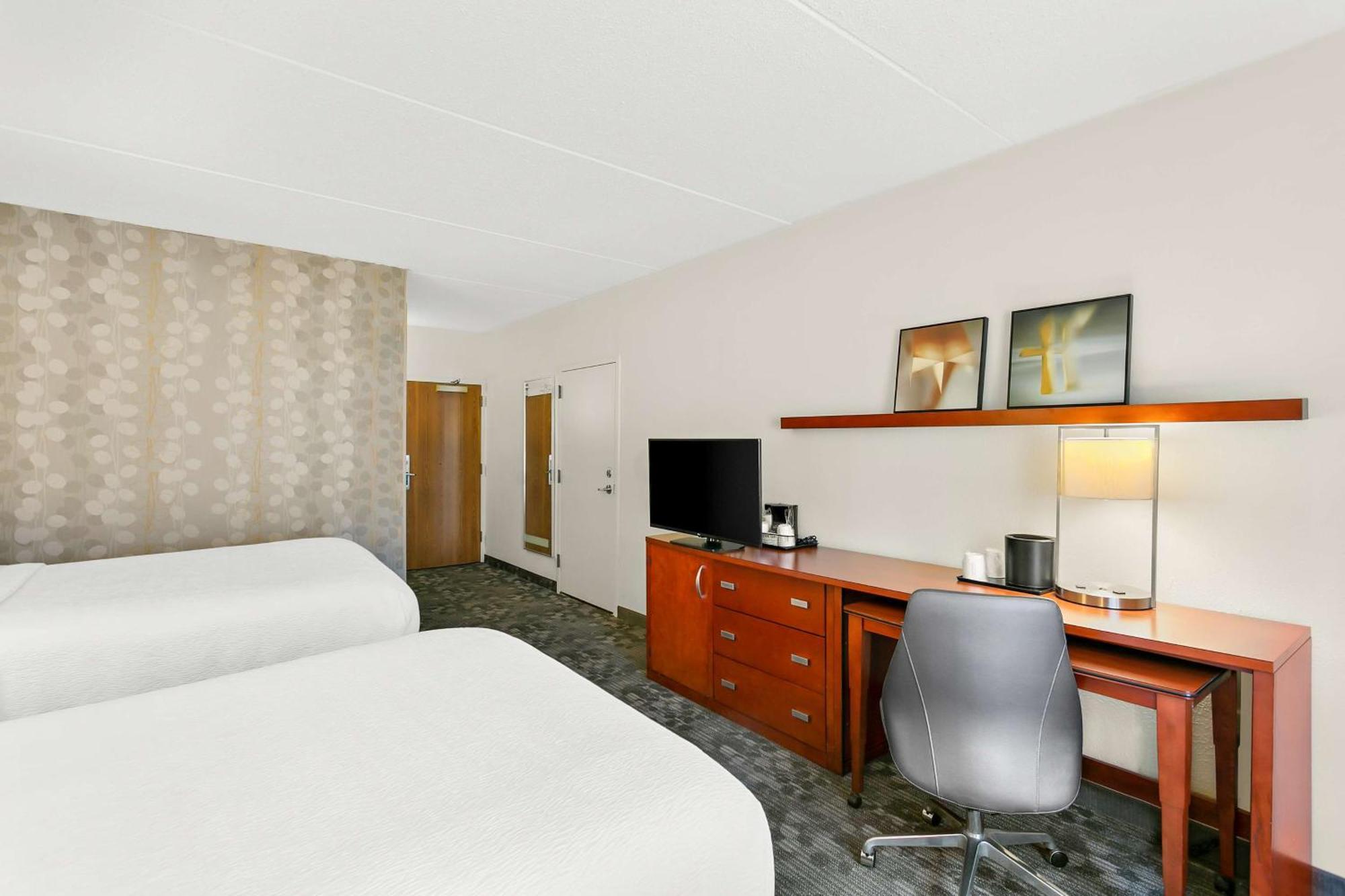 Queen Room Two Queen Beds Hearing Accessible