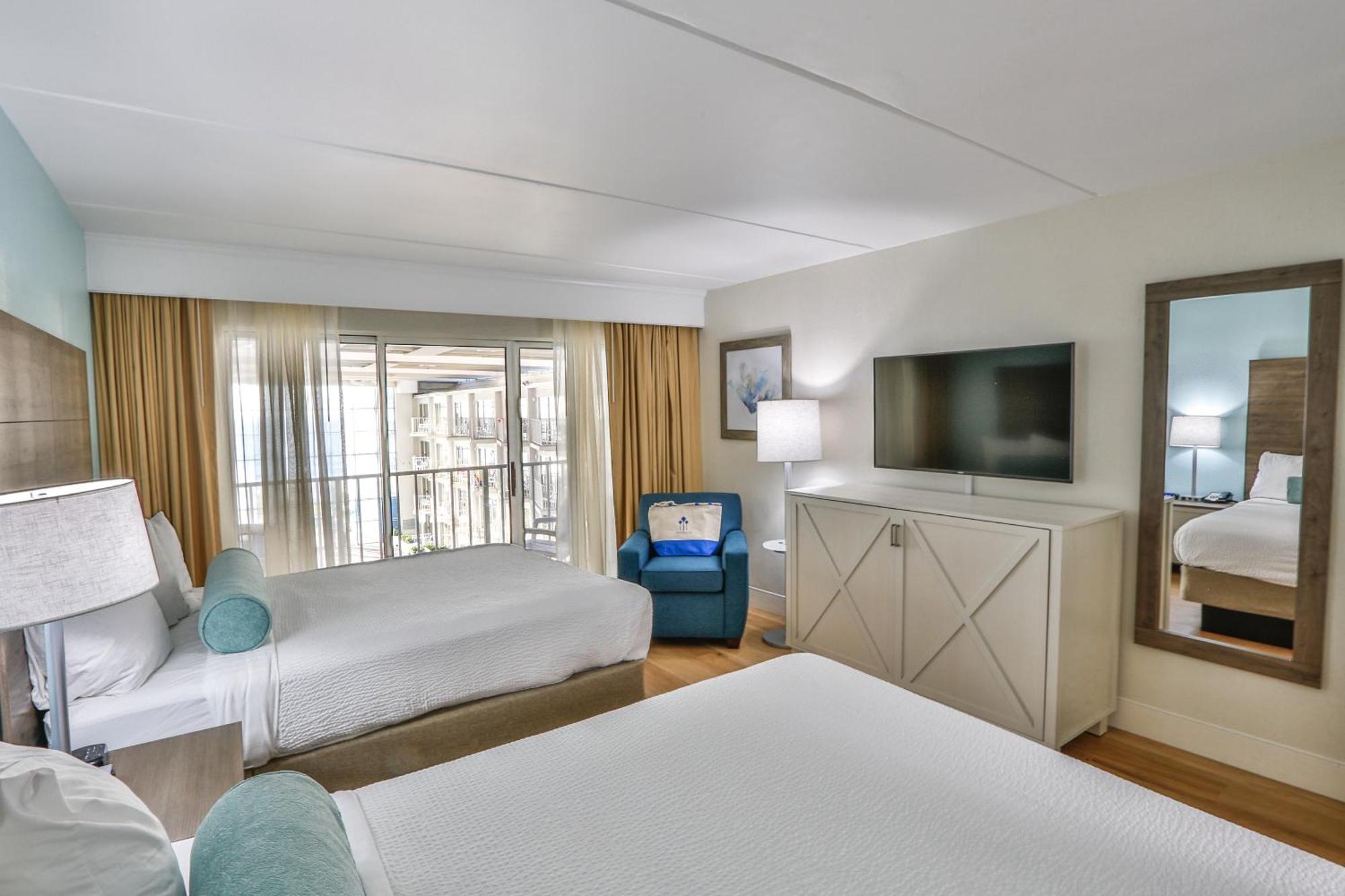 Queen Suite Pool View