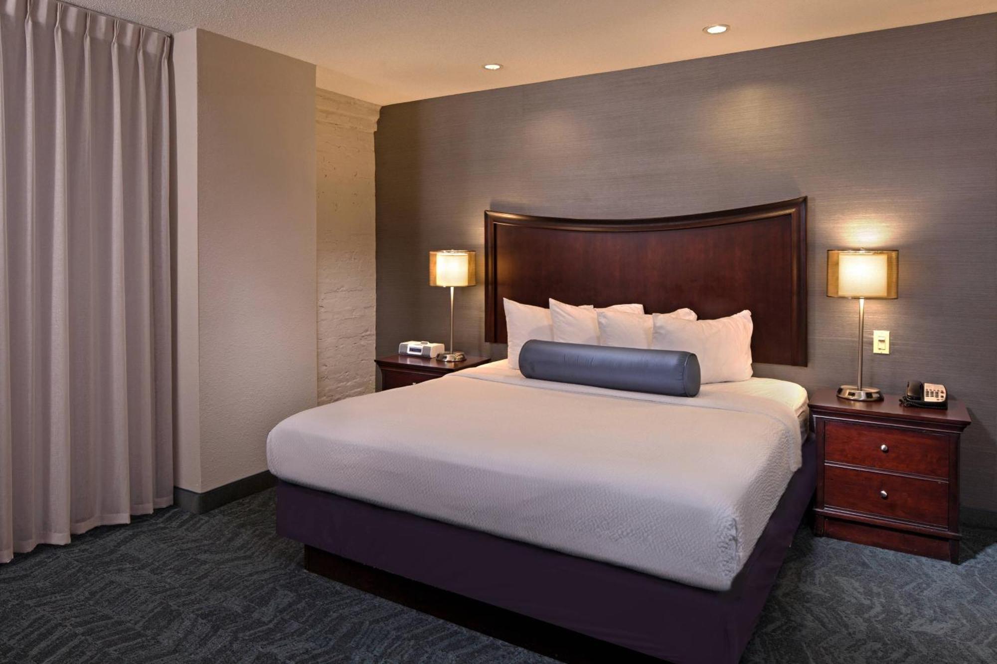 Two-Bedroom King Suite Two King Beds High Floor Trundle Sofa