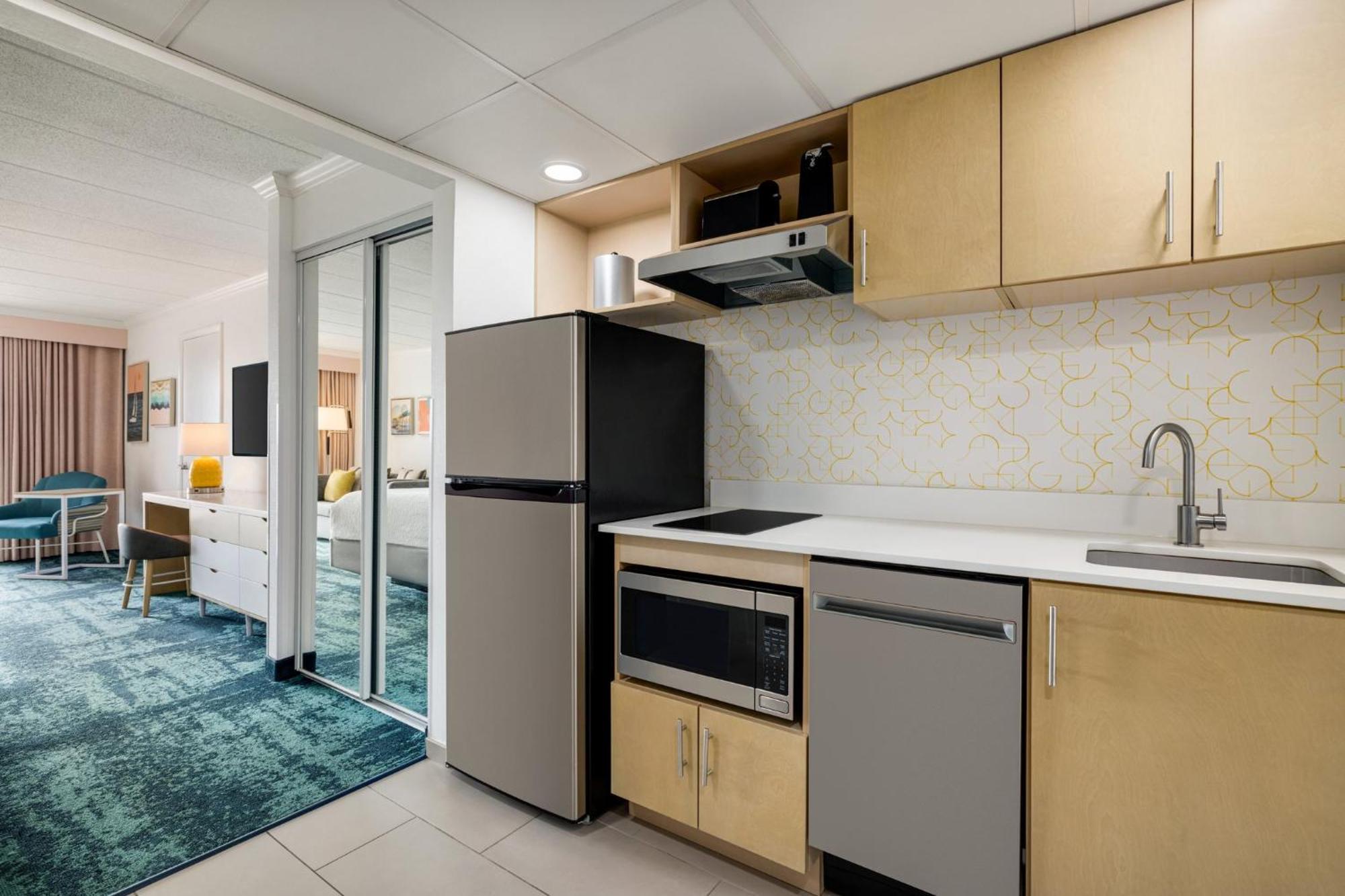 Queen Suite Two Queen Beds City View Communications Accessible