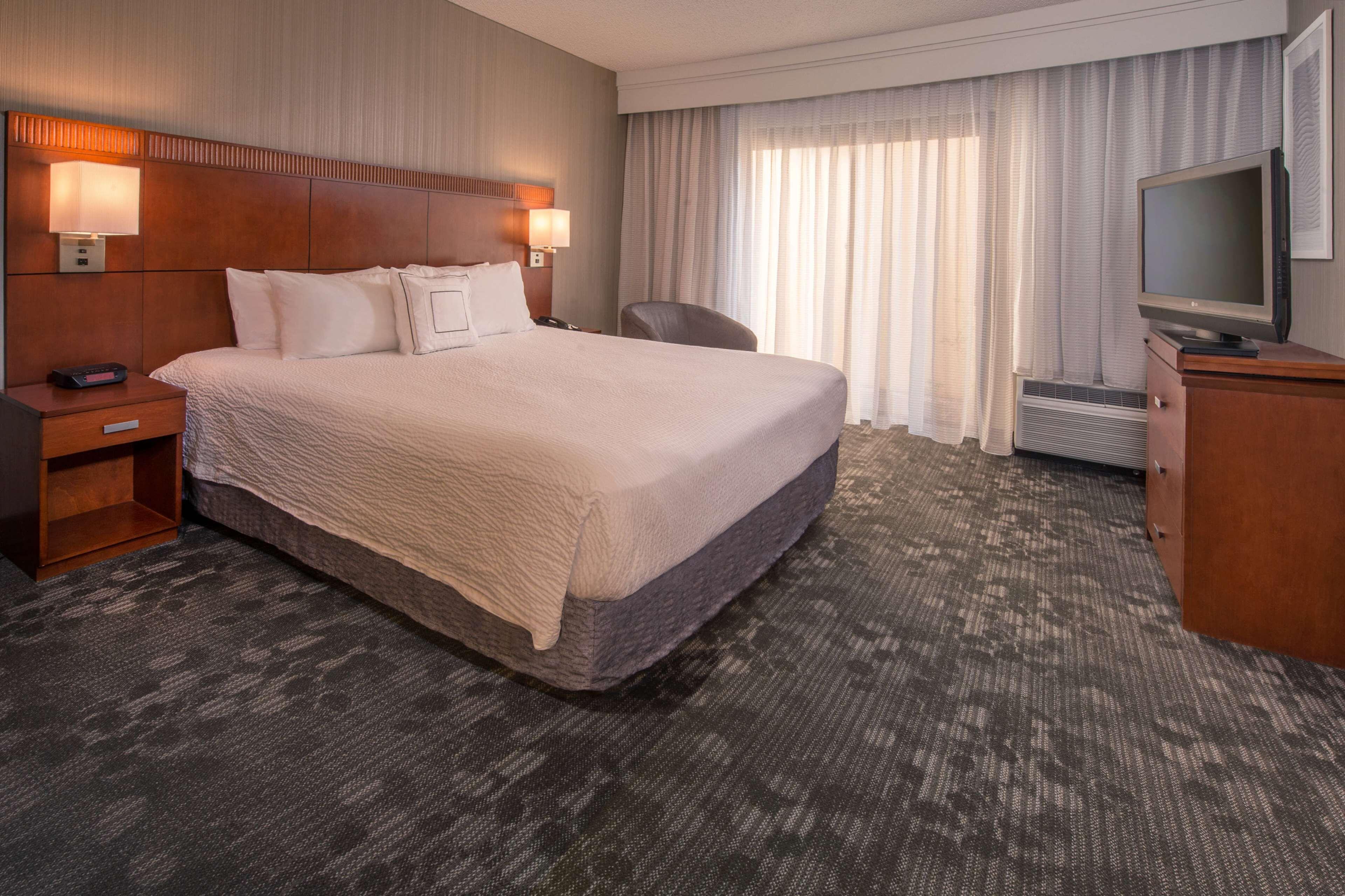 One-Bedroom King Suite
