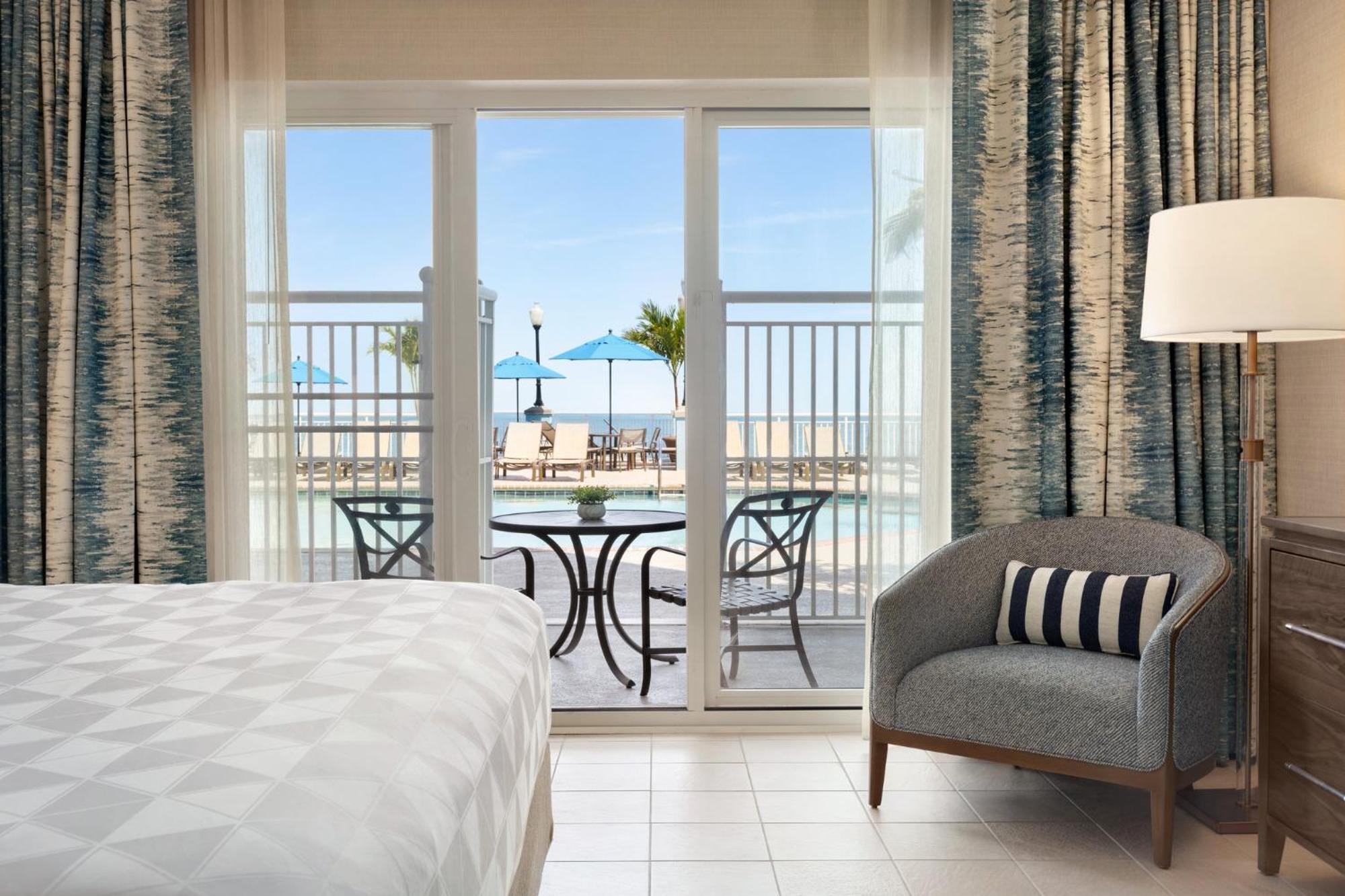 Queen Suite Pool View