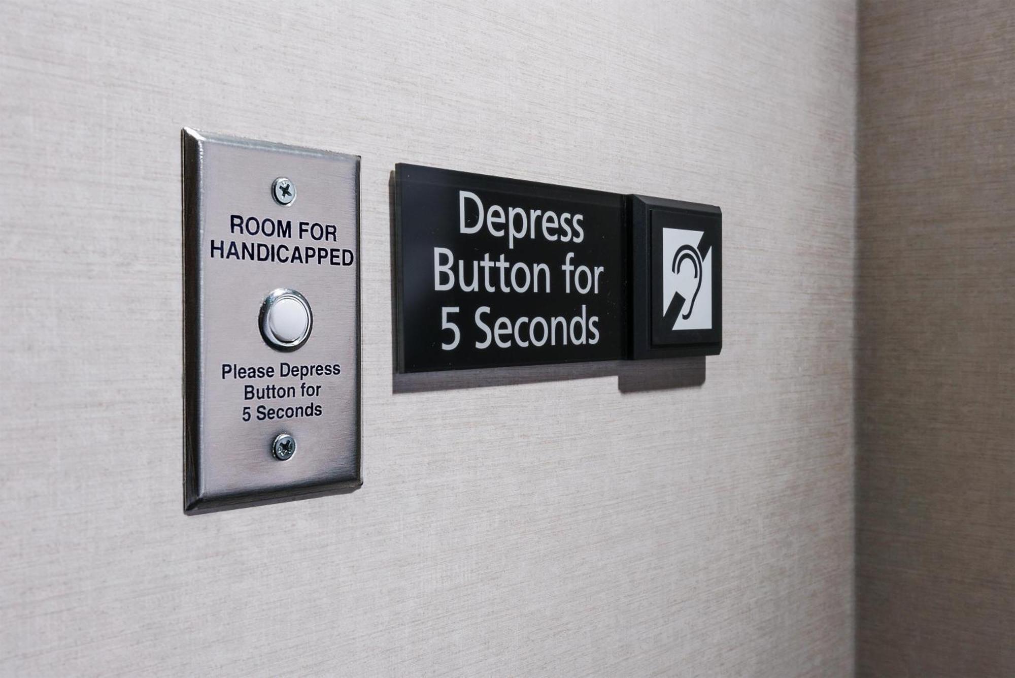 Queen Room Two Queen Beds Mobility Hearing Access or Non-Smoking