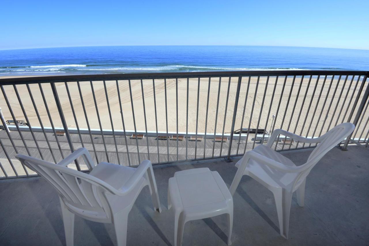 Direct Ocean Front Two Queen beds Non Smoking