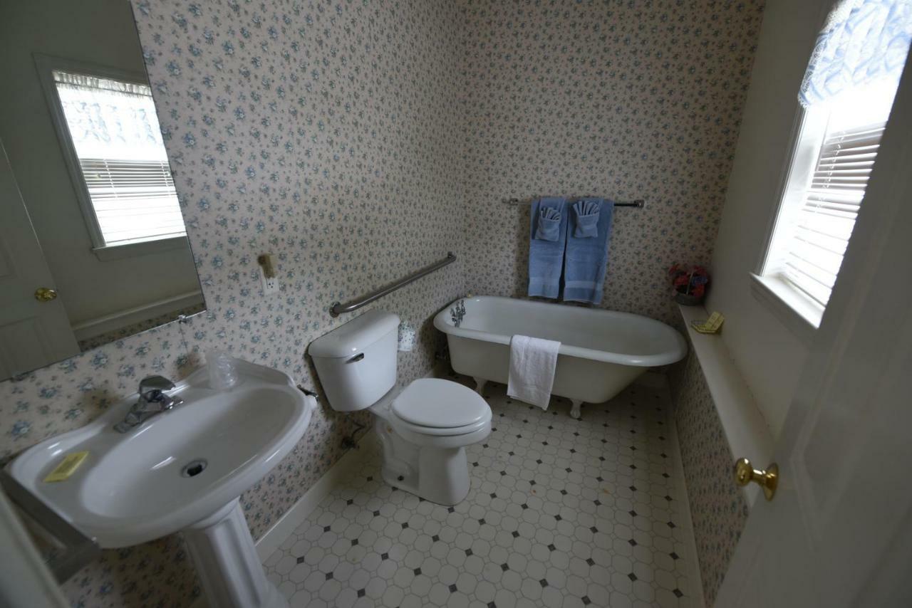Deluxe Double Room Bath