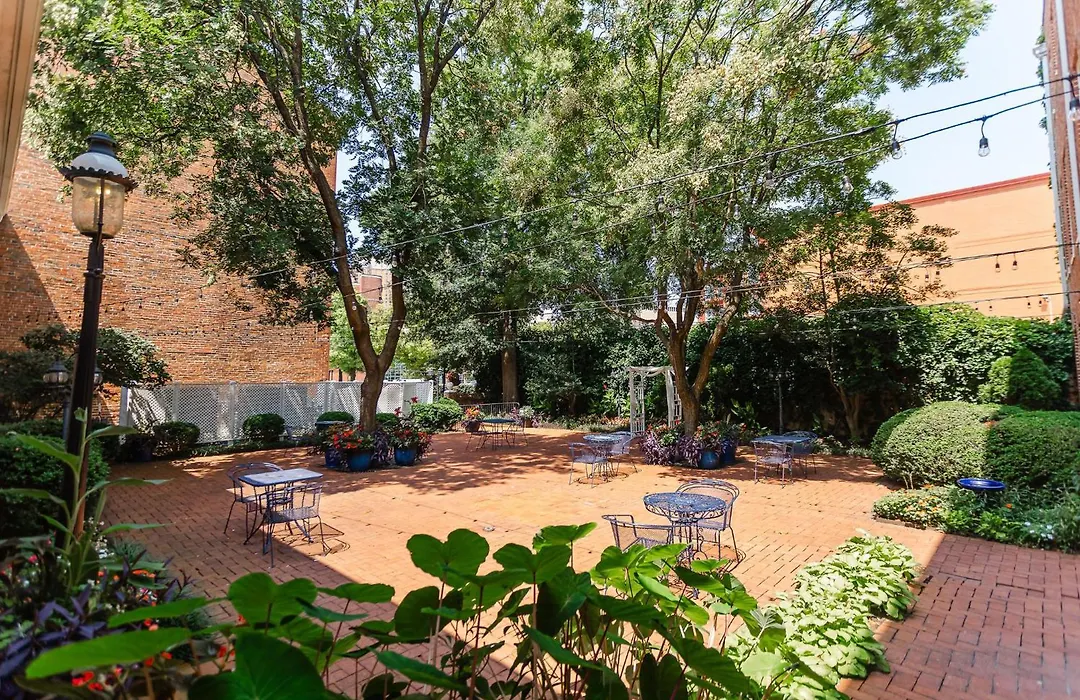 Oaks Inn Baltimore At 1840S Plaza-1
