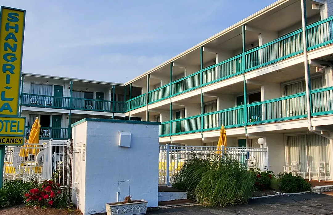 Shangri-La Motel-1