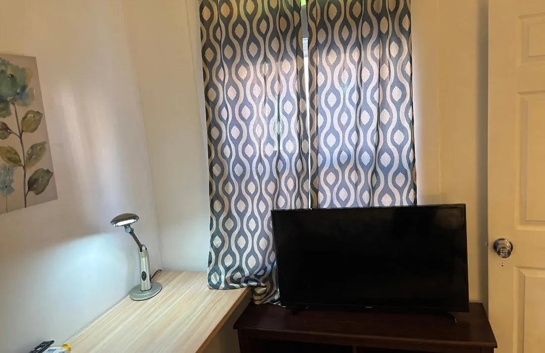 En Suite Next To Fells Point-1