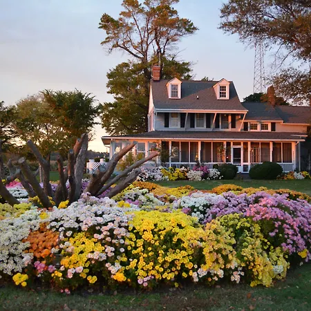 Black Walnut Point Inn-2