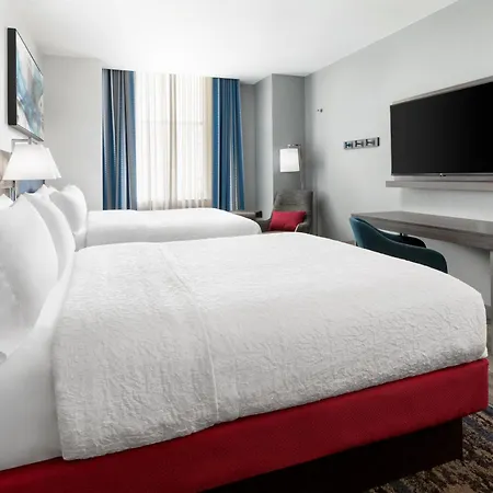 Hampton Inn & Suites Baltimore Inner Harbor-3